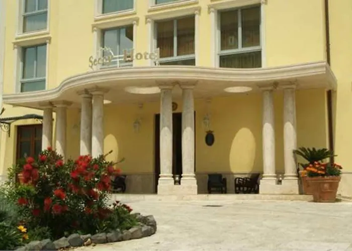 Seccy Boutique Art & Museum Hotell 4*